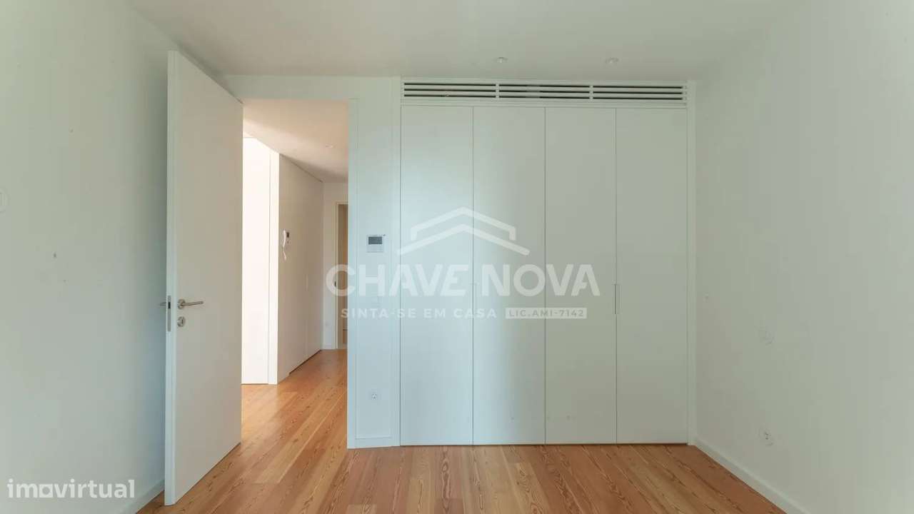 Apartamento T1 c/ Vista Mar, Varanda, Garagem e Excelentes Comodidades-8