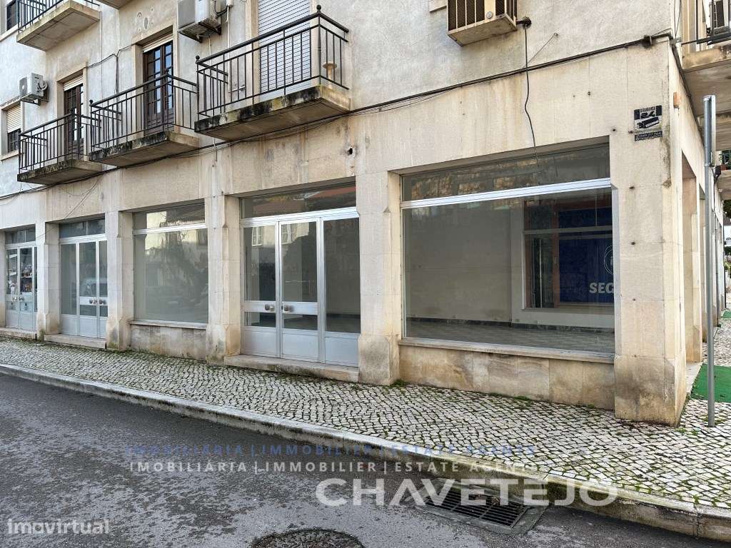 Loja com 78 m2 e boas montras perto de serviços e transportes públi... - Grande imagem: 2/12