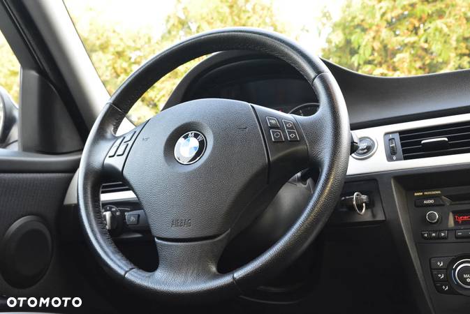 BMW Seria 3 318i Edition Lifestyle - 29