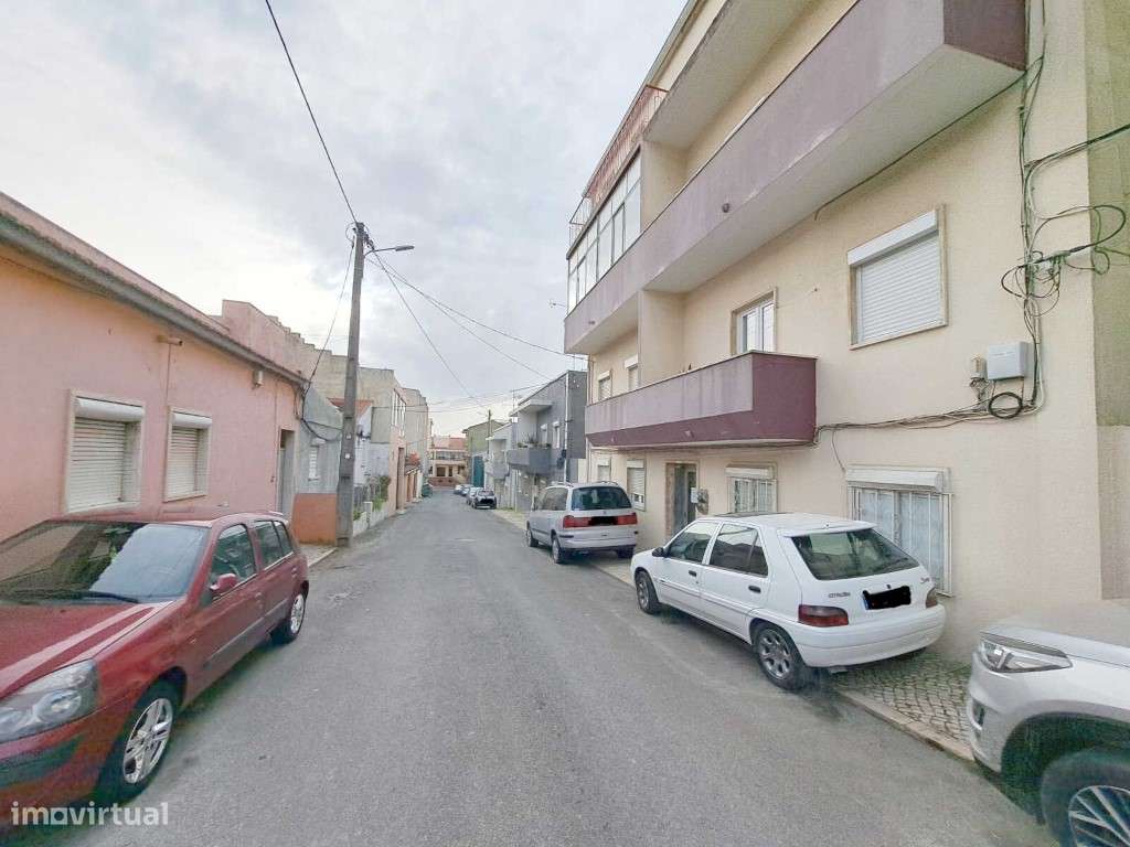 Apartamento T2 com varanda para venda em Camarate, Loures - Lisboa-24