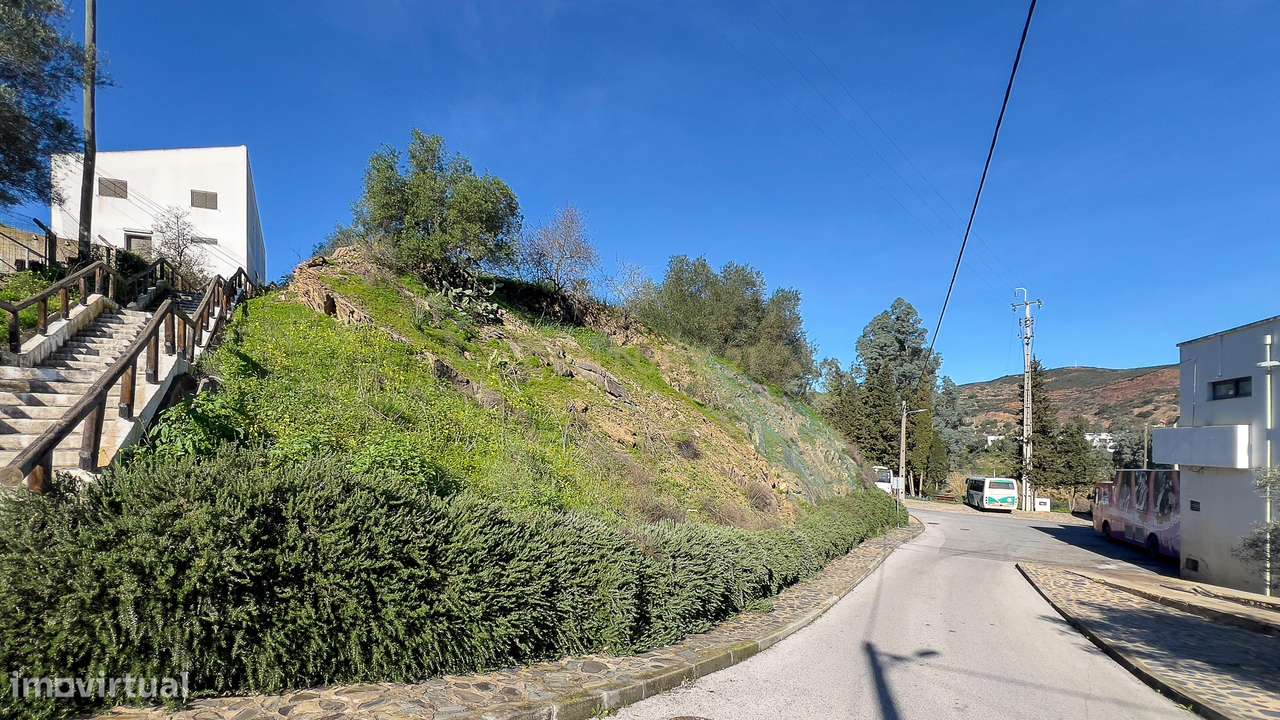 TERRENO PARA CONSTRUÇÃO DE  4 FOGOS DE HABITAÇÃO COM 576m2 - Grande imagem: 1/11