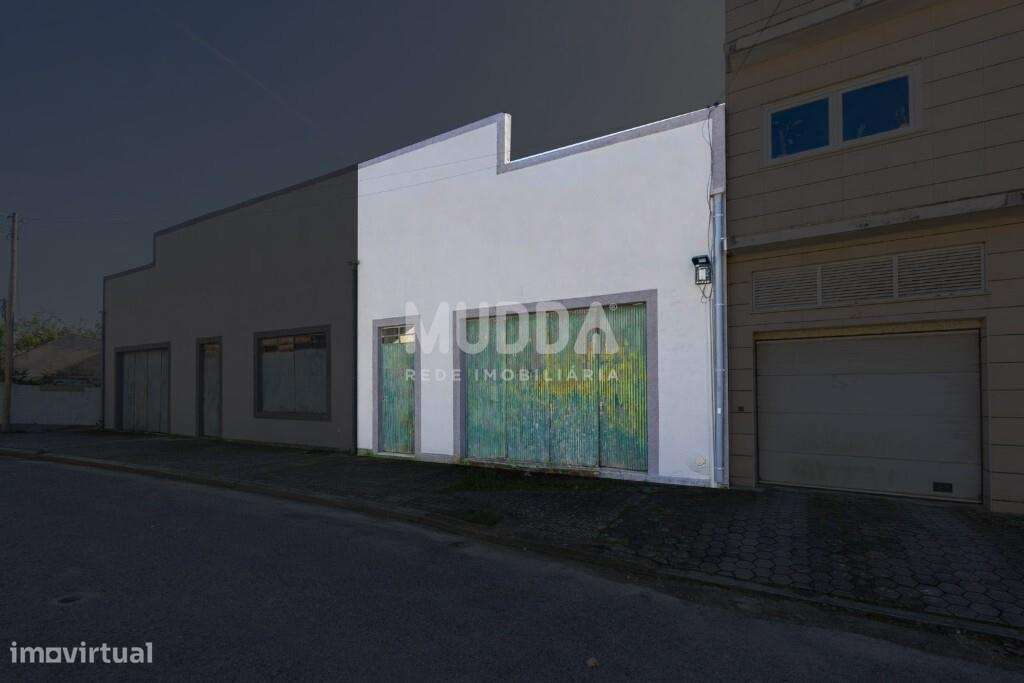 Armazém com potencial construtivo de habitação até 3 pisos-11