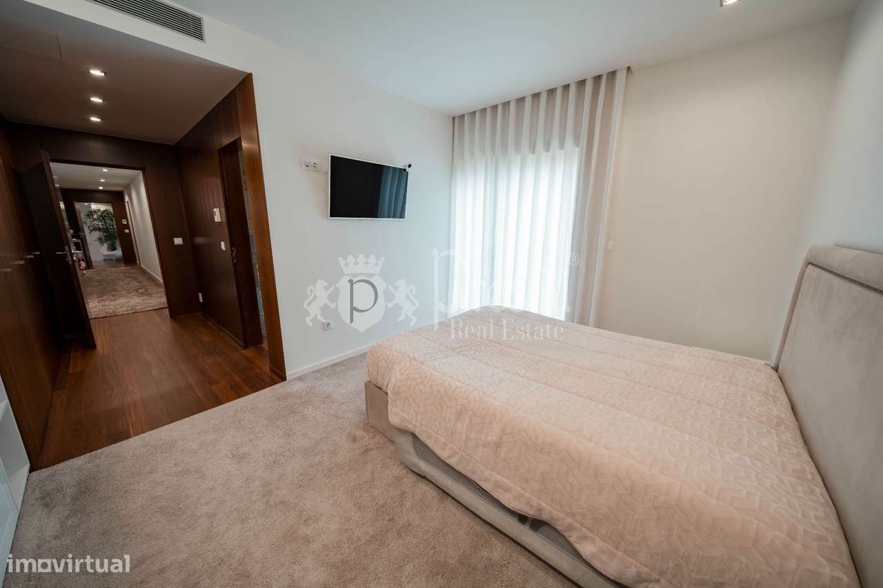 Moradia T4 com Vistas Deslumbrantes em Guimarães-30