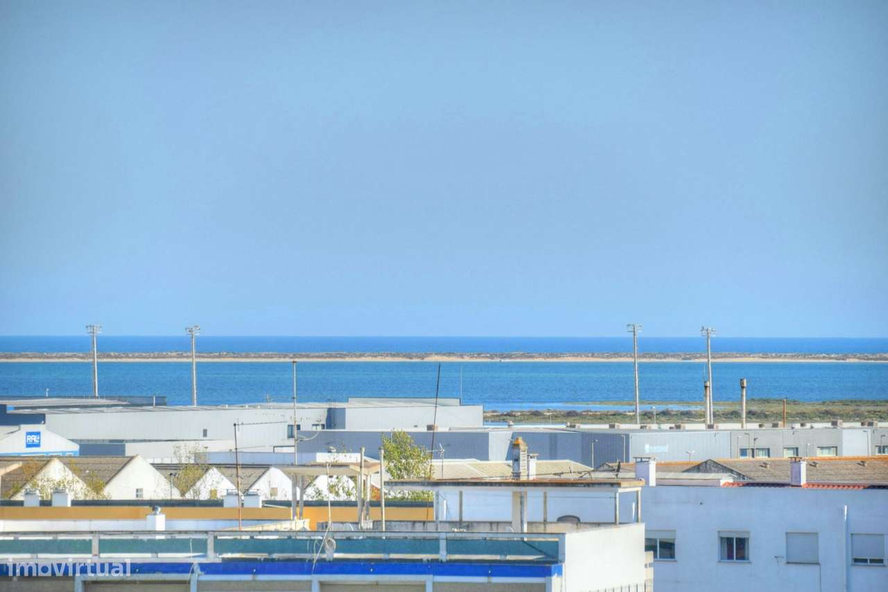 Apartamento T3 Totalmente Renovado, mobilado e com Vista Mar em Olhão-6