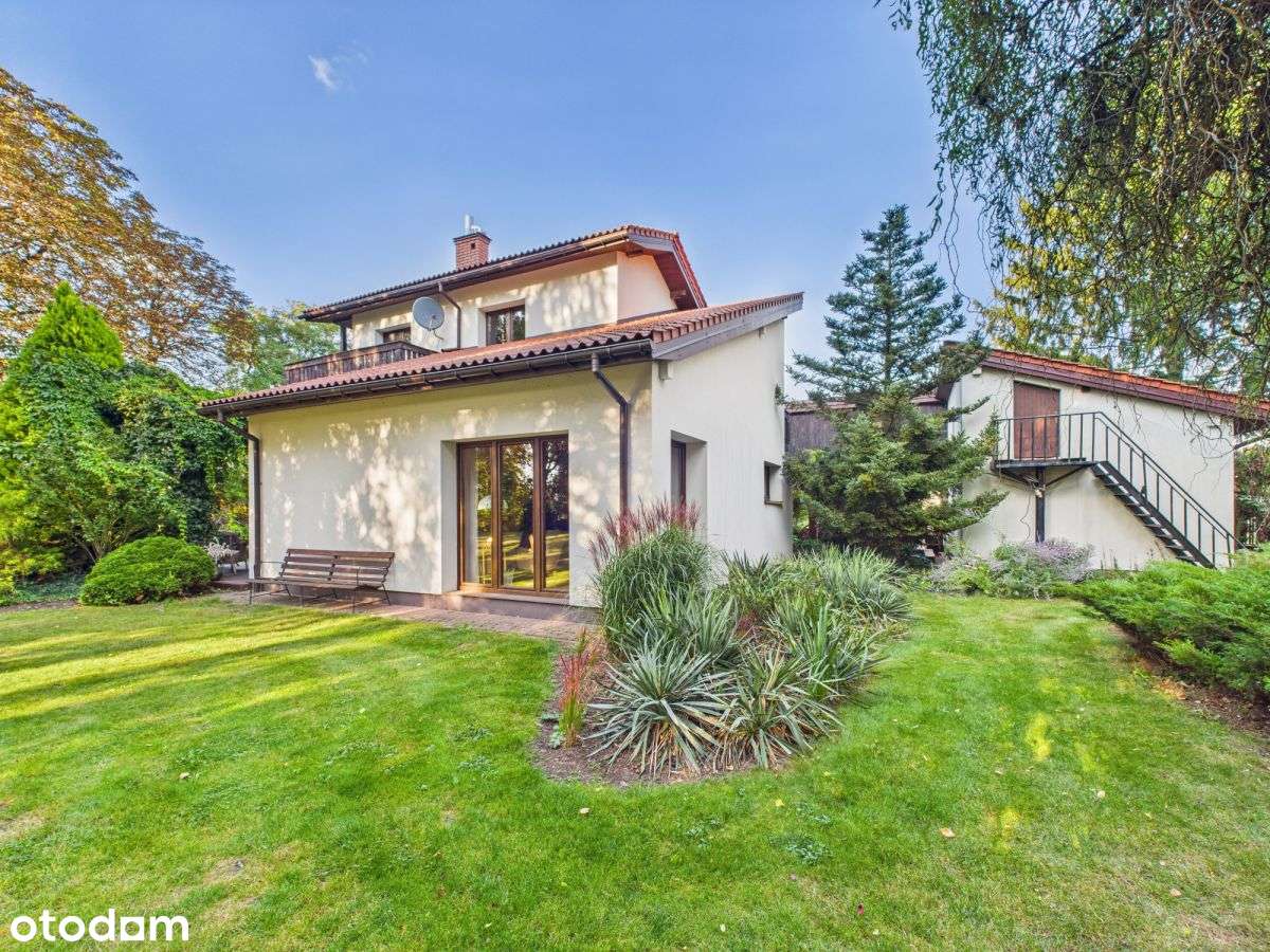 Wyjątkowy dom z garażem i przestronną działką-18