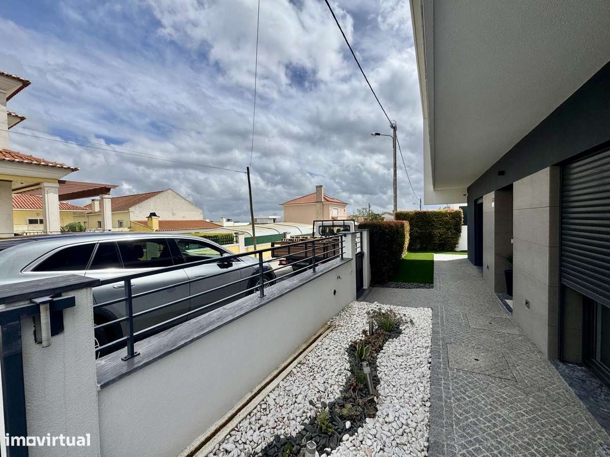 Moradia V5 com Piscina e Rooftop - Grande imagem: 2/37