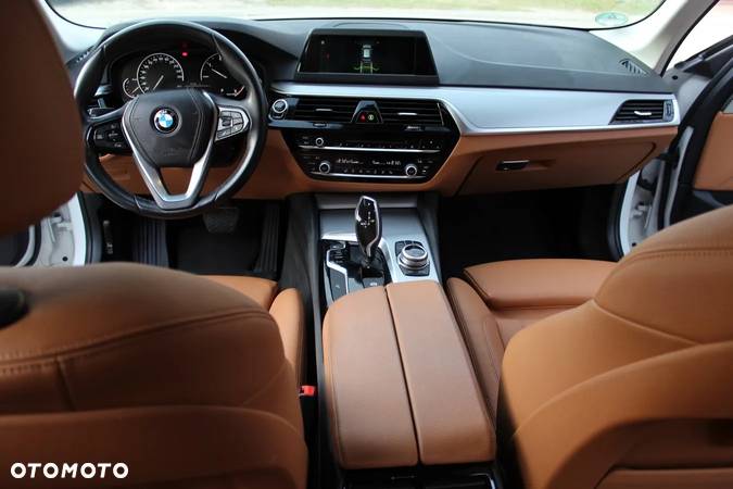 BMW Seria 5 520d Touring - 16