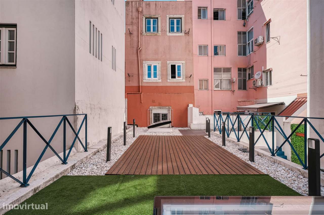 Apartamento T2 renovado, às portas de Alfama, Lisboa.-14