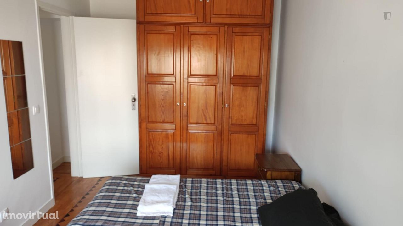 541307 - Quarto com cama de solteiro, com...