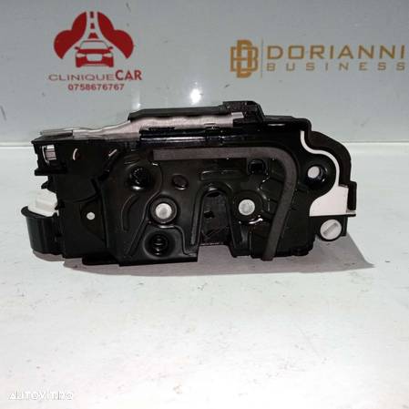 Broasca portiera spate stanga Seat Skoda 2012-2019 • 5E0839015A - 4