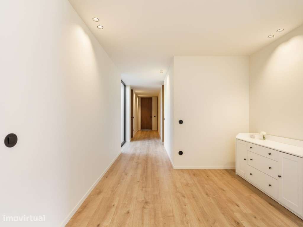 Moradia Térrea com Piscina Infinita e Vista Panorâmica sobre o Vale-41