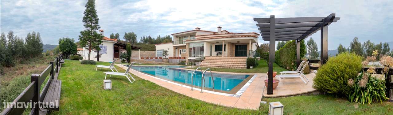 Moradia T6 Exclusiva com terreno de cerca 4.000 m² e Piscina Privada e-9