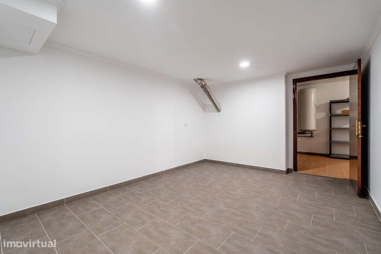 Moradia Isolada T4+2 com Piscina Privada-29
