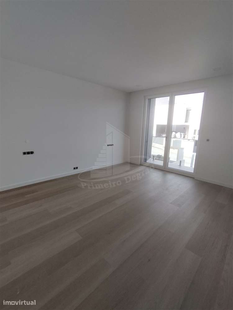 Moradia de 2 pisos com vistas fabulosas-22