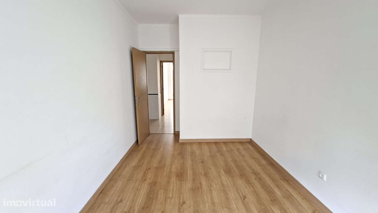 Apartamento T2 luminoso no Barreiro – 5.º andar com elevadore-6