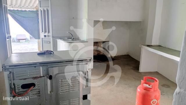 Moradia com grande quintal  - Lote 1960 m2-12