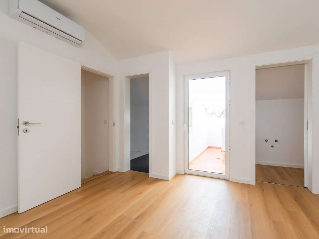 MORADIAS T2+1 e T3+1 GARAGEM E JARDIM, BELAS-52