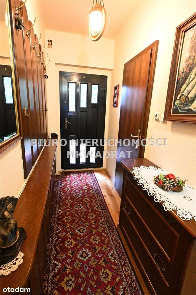 Zadbany, duży dom z garażem tuż przy centrum-11