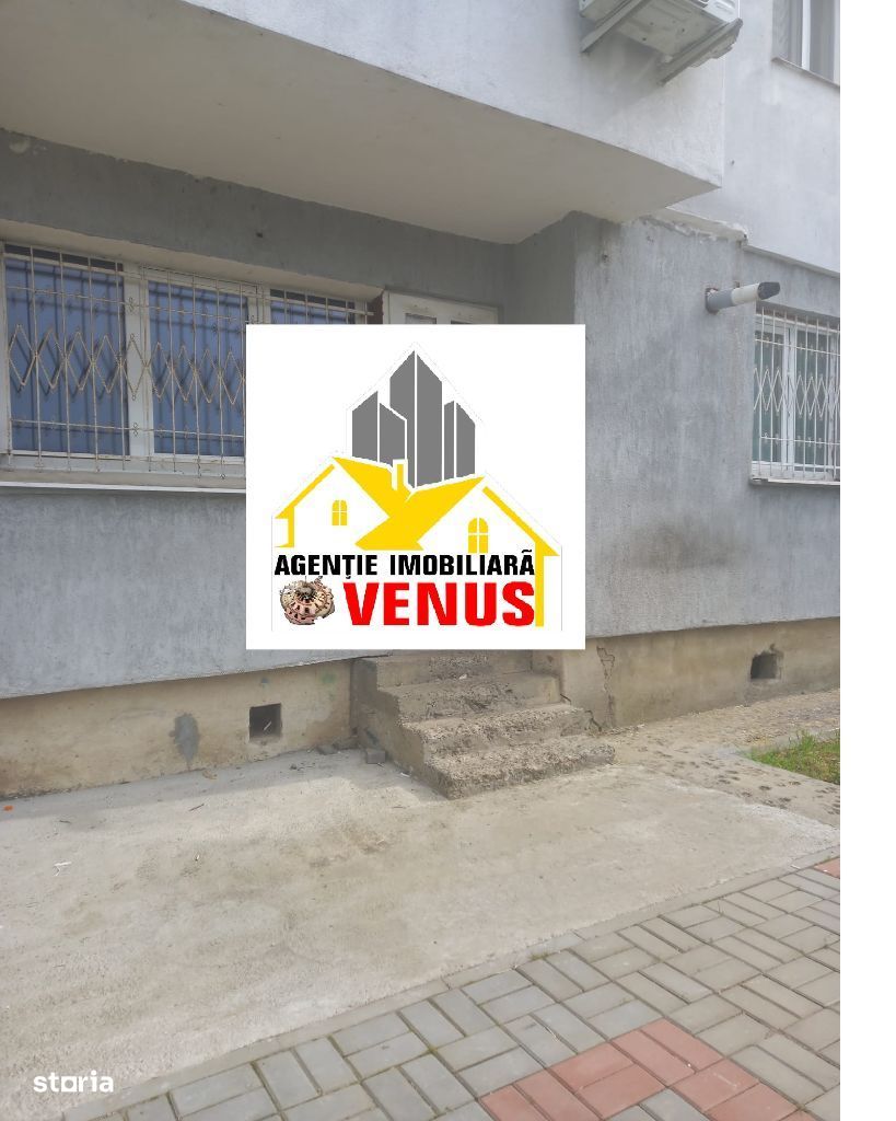 Apartament cu 5 camere fost spatiu comercial zona Bazar