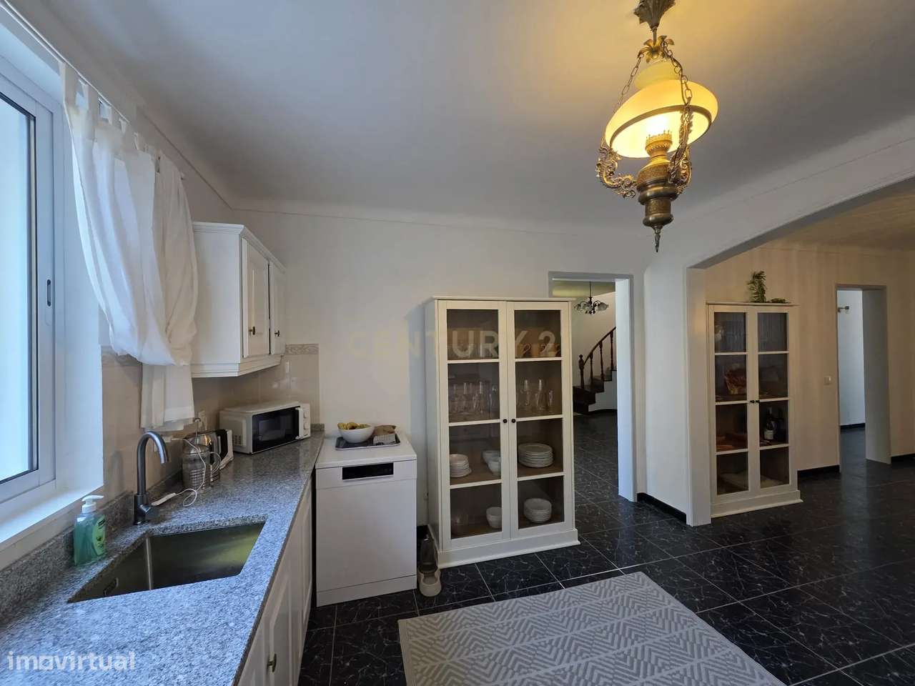 Moradia T5 Totalmente Equipada e Renovada com Vista Deslumbrante – Lom-6