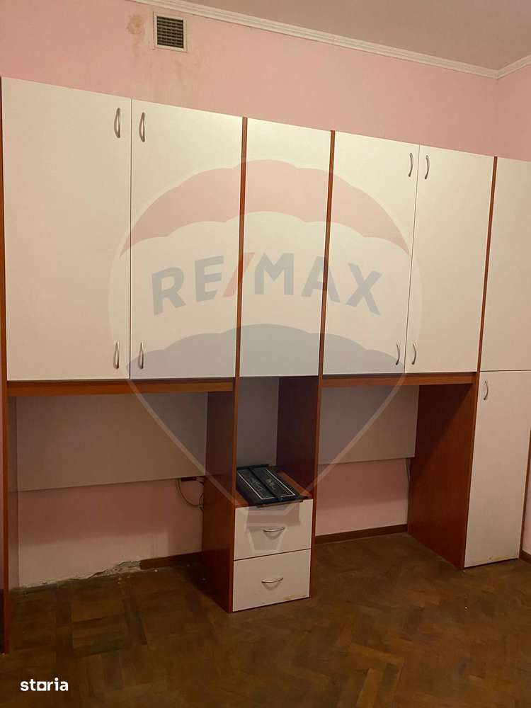 Casă / Vilă cu 5 camere de vânzare în zona Central - Imagine principală: 3/19