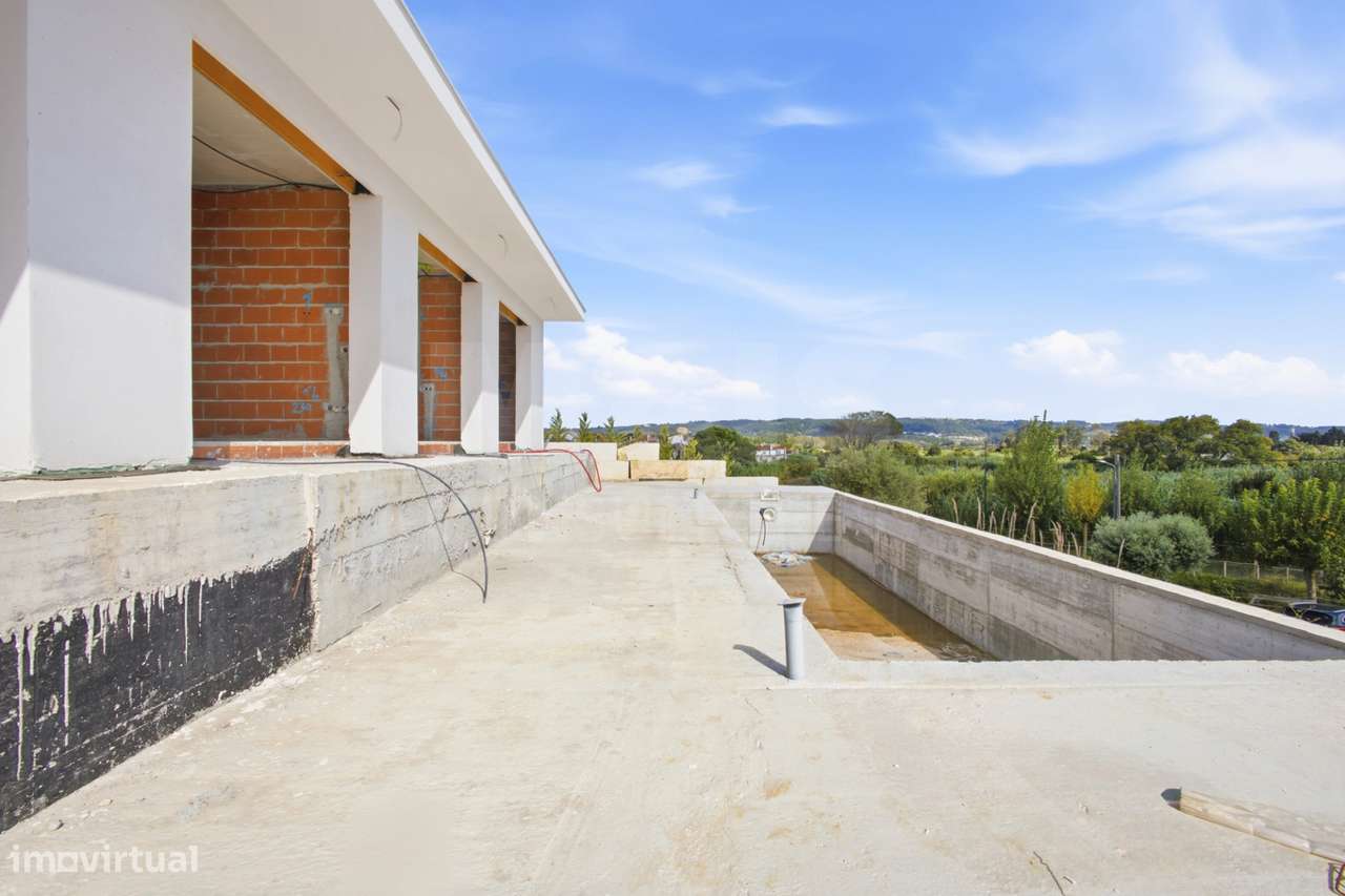 Moradia T4 com piscina em lote de 759m2 em Amoreira Óbidos-3