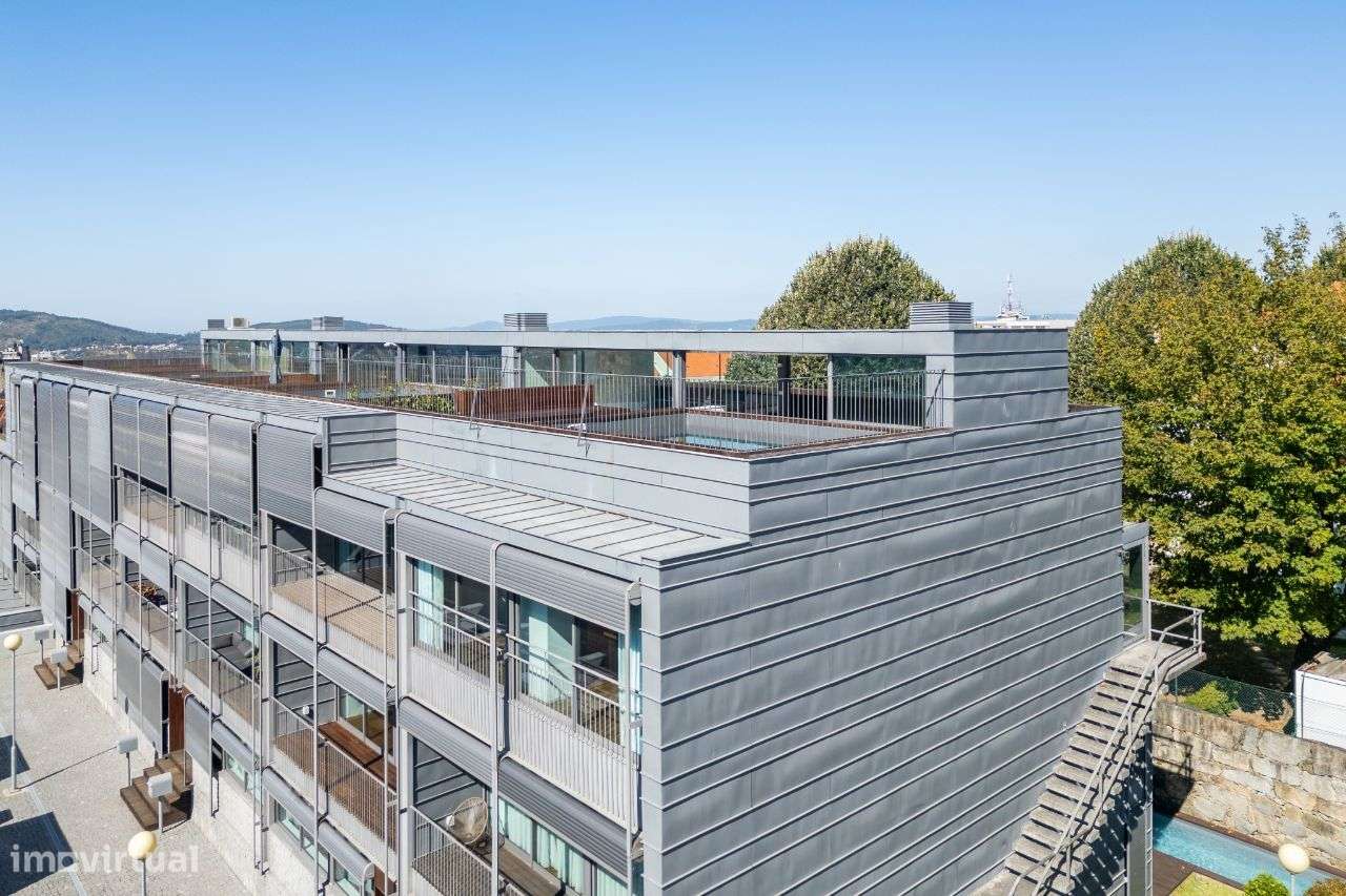 Penthouse Luxuosa com Piscina e Vistas 360º no Coração de Braga-11
