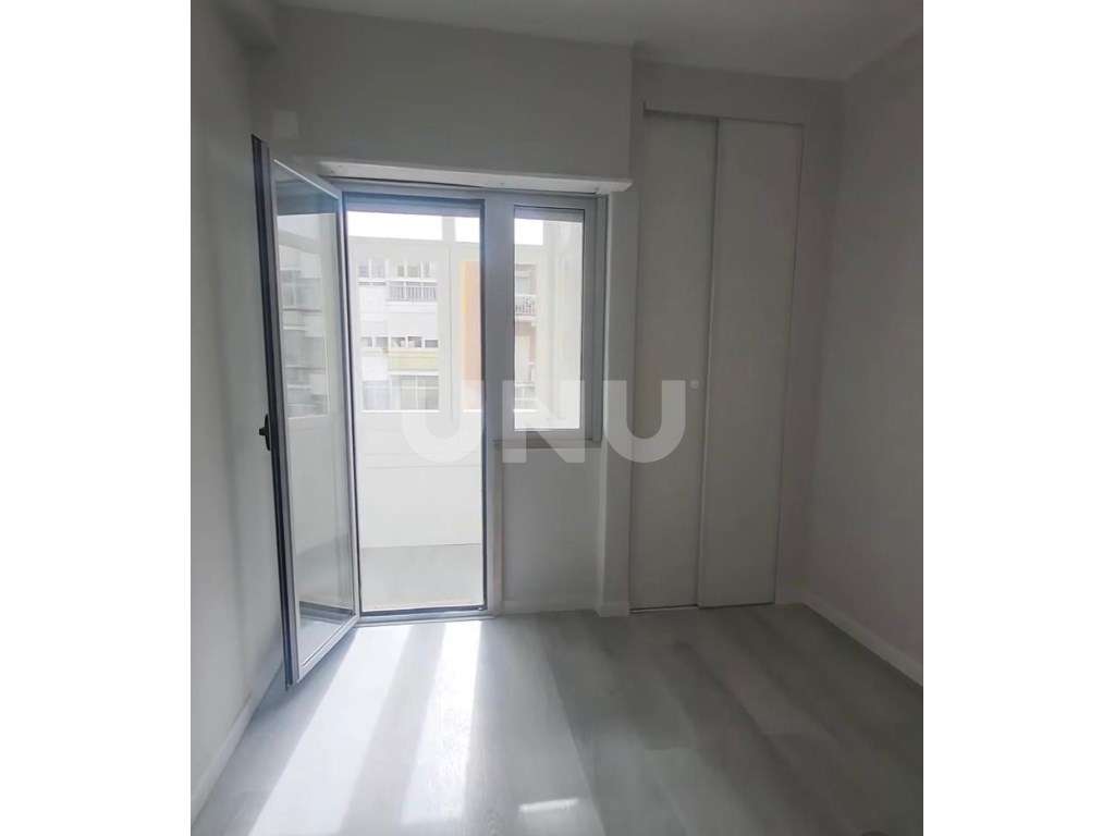 Apartamento T2 remodelado Oeiras-6