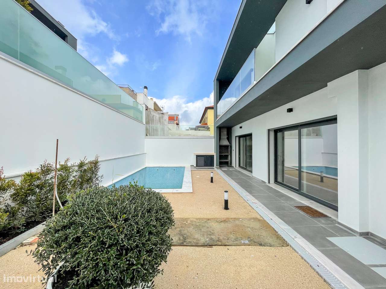 Moradia T4 com Piscina - Santa Iria de Azoia (Bairro da Salvação)-4