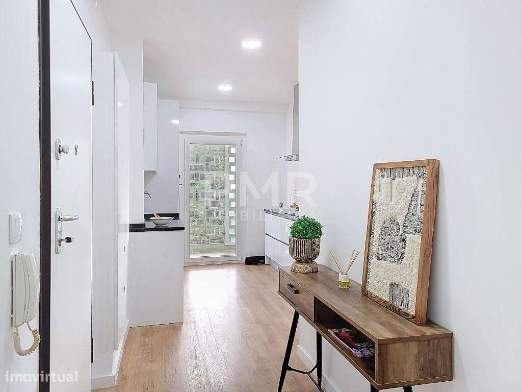 Apartamento T2 Remodelado em Benfica-11