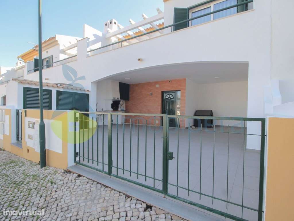 Moradia em banda T3 para venda na zona dos Brejos, Albufeira. - Grande imagem: 2/34