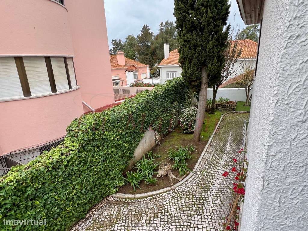 Moradia V4 Duplex no Centro de Loures-22