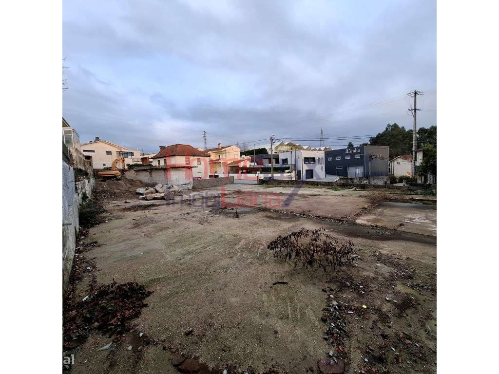 Terreno com 1260 m² em Vilela-11