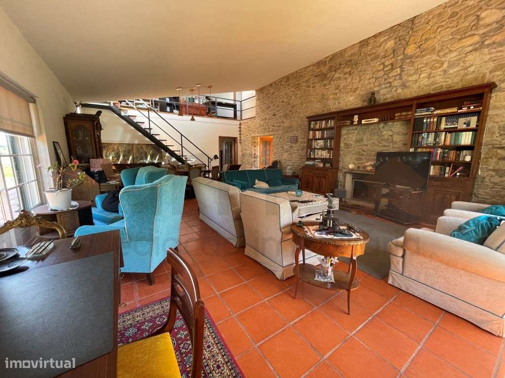 Moradia T5 em Lote Urbano de 5.135m2-31