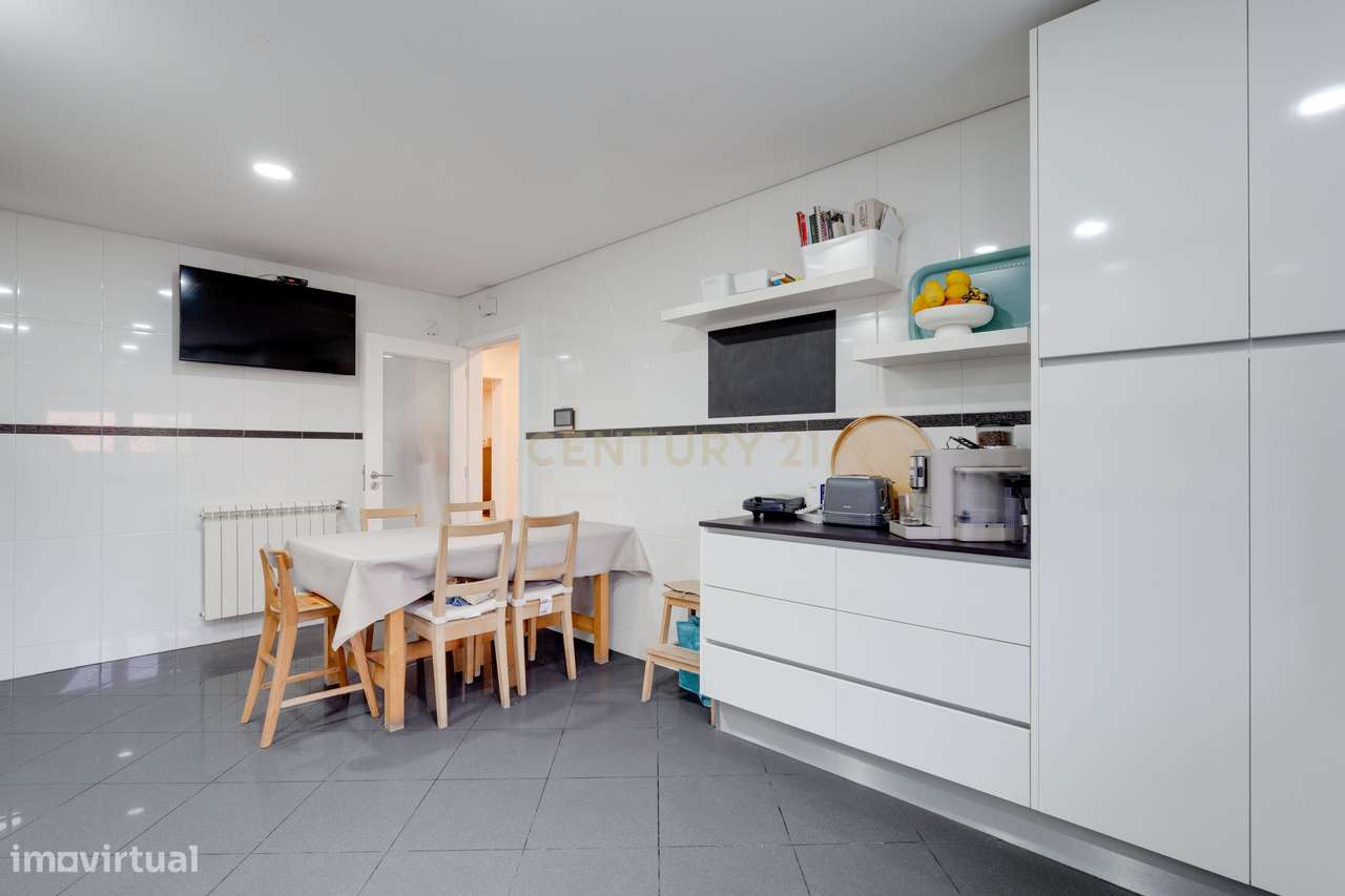 Moradia T3+1 em banda a 5 min do Centro da Cidade de Espinho-11