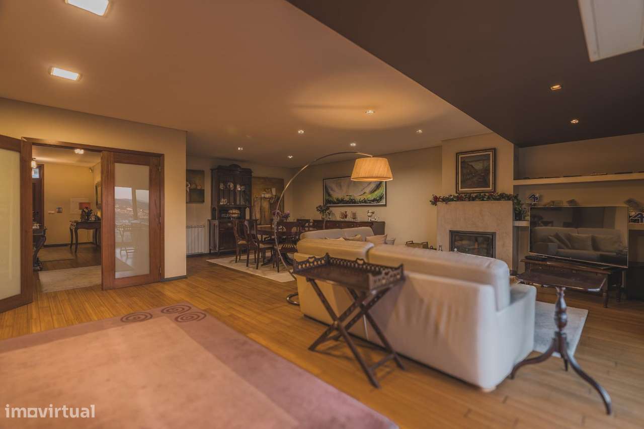 Moradia T4 com jardim e garagem dupla a 6 min do centro de Braga-10