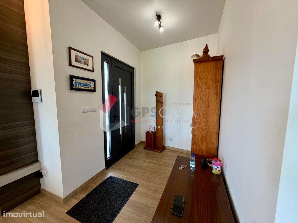Moradia T3 de arquitetura moderna com excelentes áreas!-11