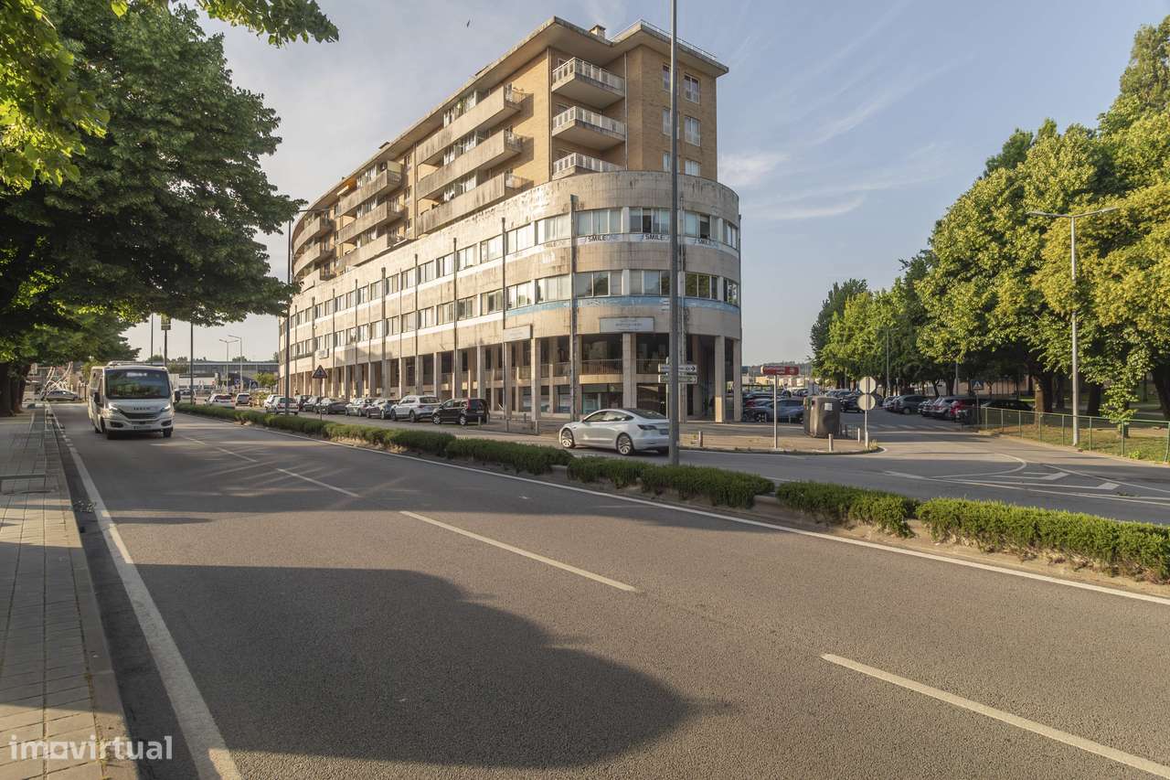 Apartamento T3, excelentes áreas 240m2 + garagem 31m2 + arrumos 4m2-58
