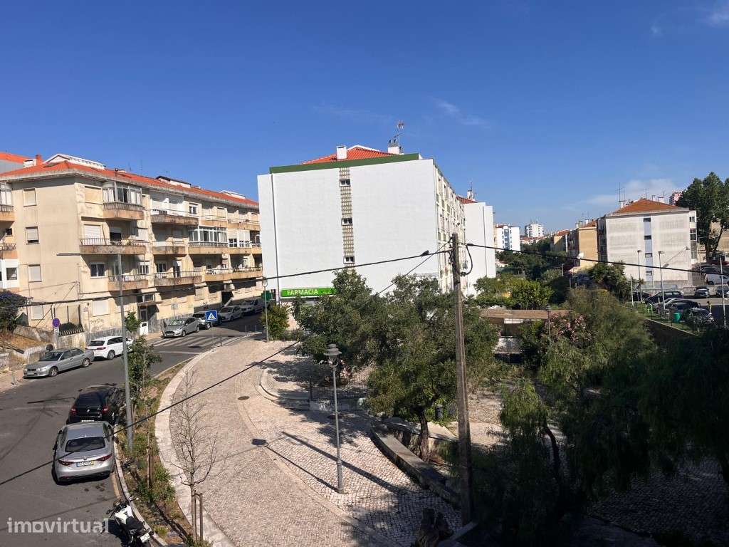 Apartamento T4, nas Mercês, Rio de Mouro-20