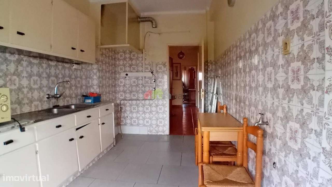 Apartamento T3 no Bairro Afonso Costa - Setúbal-11