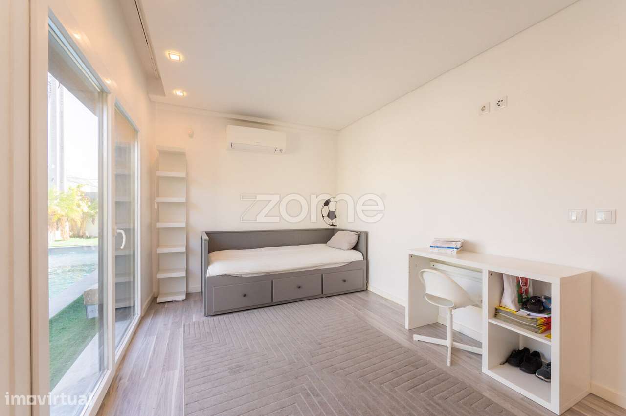 Moradia Térrea T3+1 com Piscina-26