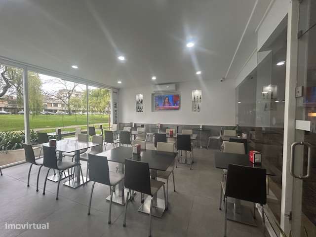 Vende-se trespasse - espaço comercial destinado a  snack e restauração - Grande imagem: 3/8
