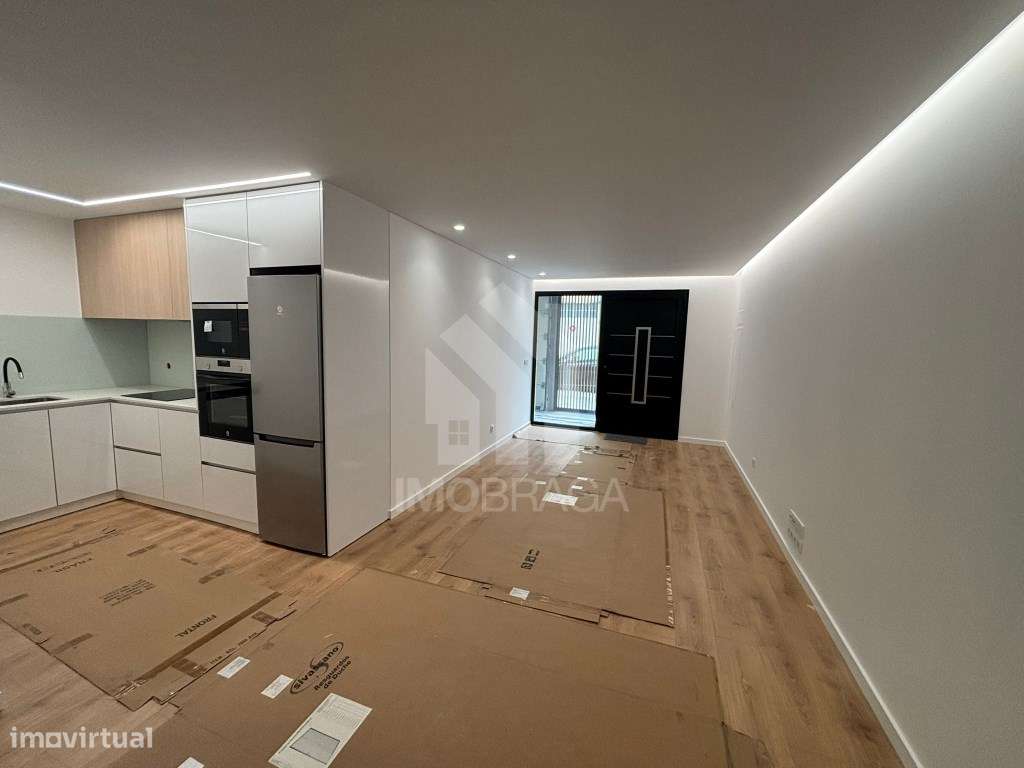 Venda Apartamento T2 Remodelado, em Lomar-11