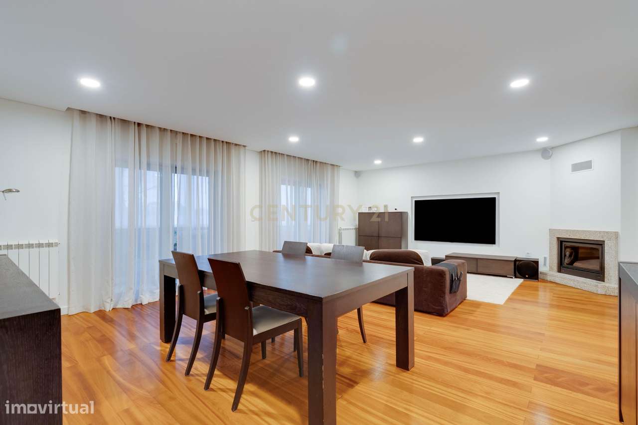 Moradia T3+1 em banda a 5 min do Centro da Cidade de Espinho-6