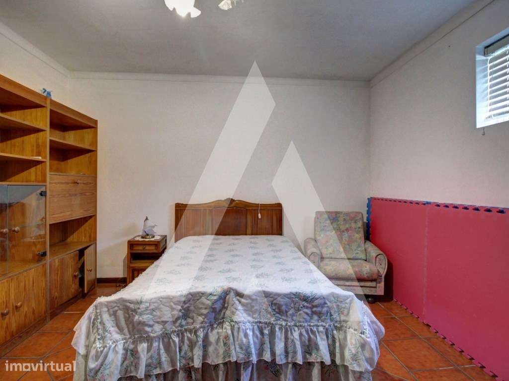 Moradia T6, Isolada, na zona de Oiã-23