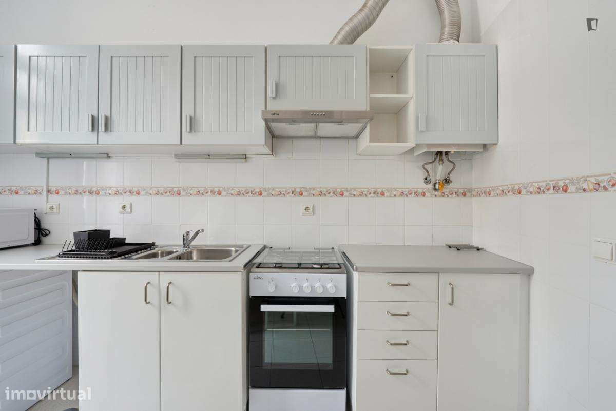 Quarto - localizado em Penha Lisbon - Grande imagem: 5/24