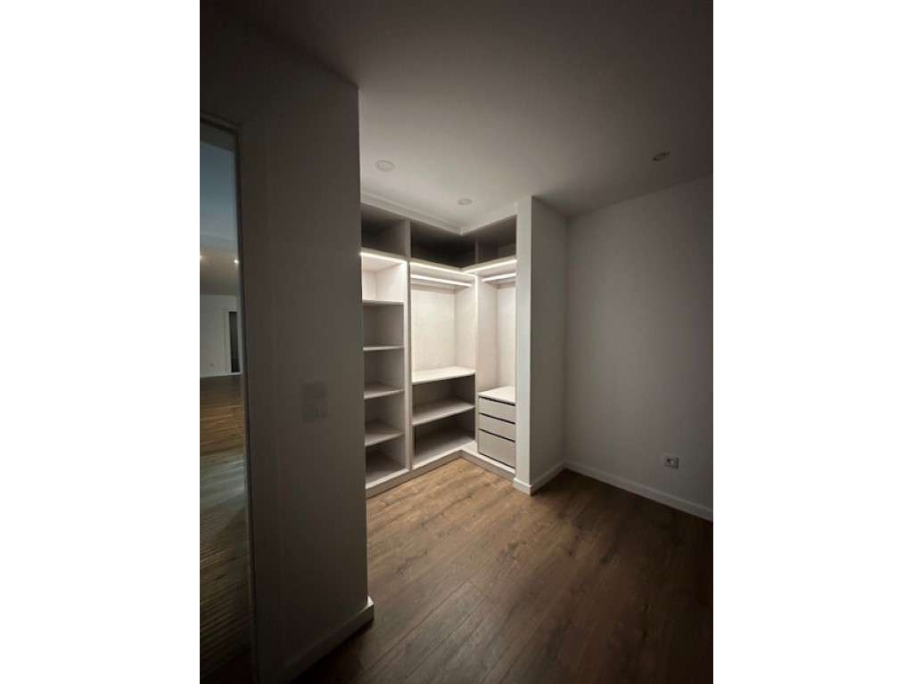 ALCOCHETE - T4 - DUPLEX DE LUXO - C/ TERRAÇO E GARAGEM/2 LUG.-5