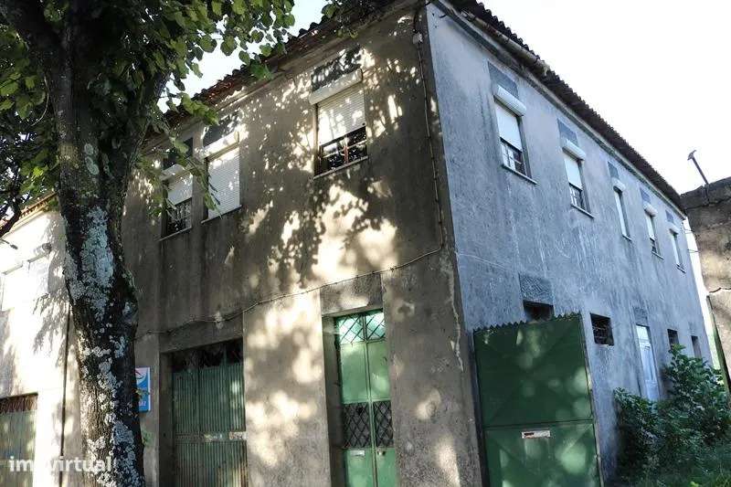 Imóvel constituido por 2 frações a 2 minutos do centro da cidade Braga-3