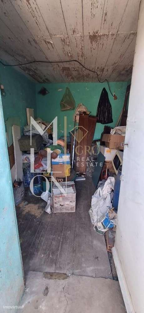Moradia T2 bifamiliar com grande potêncial e excelente localização:-5