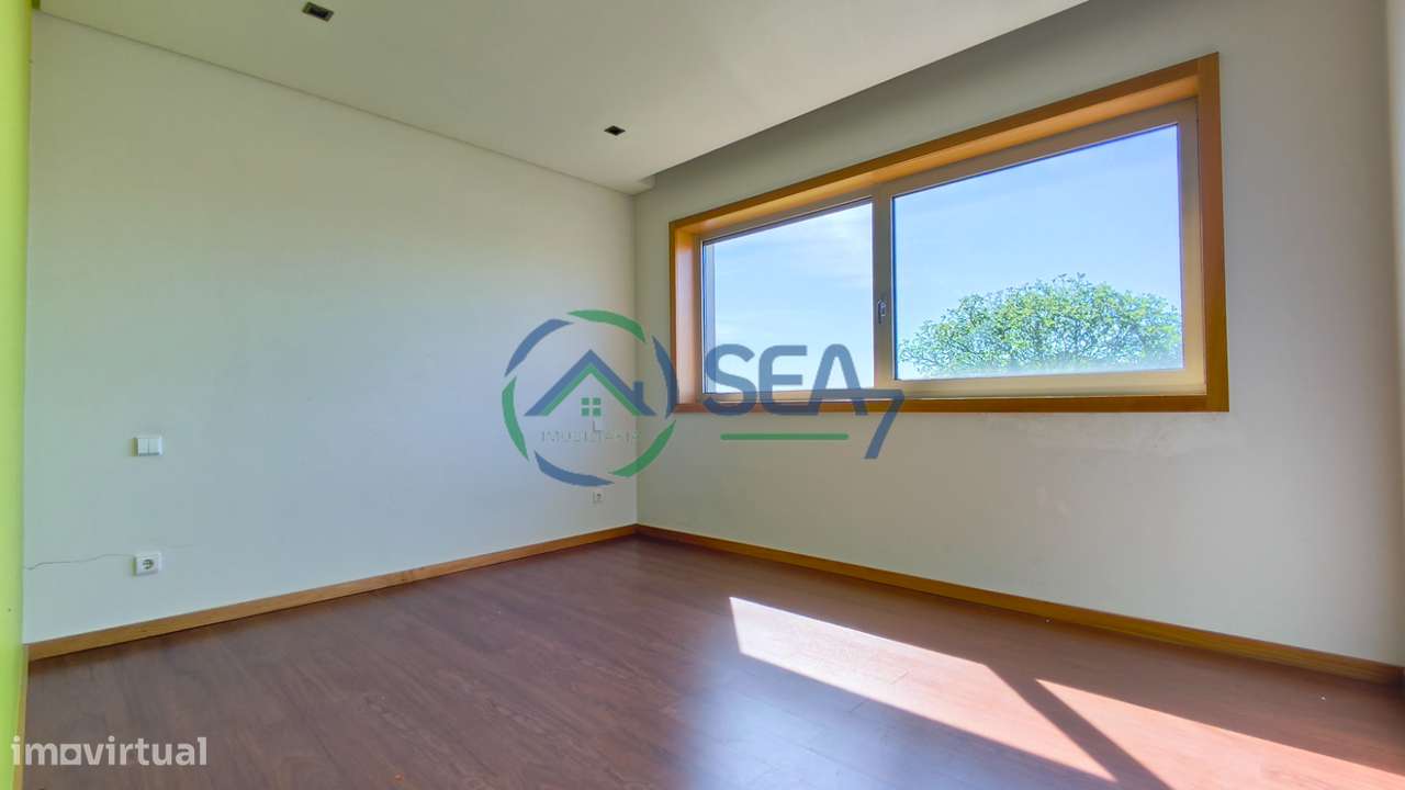 Moradia T6 com grande terreno, Meadela-32